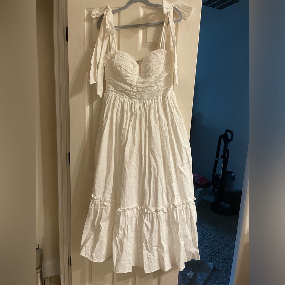 Mable White Sweetheart dress. Size large